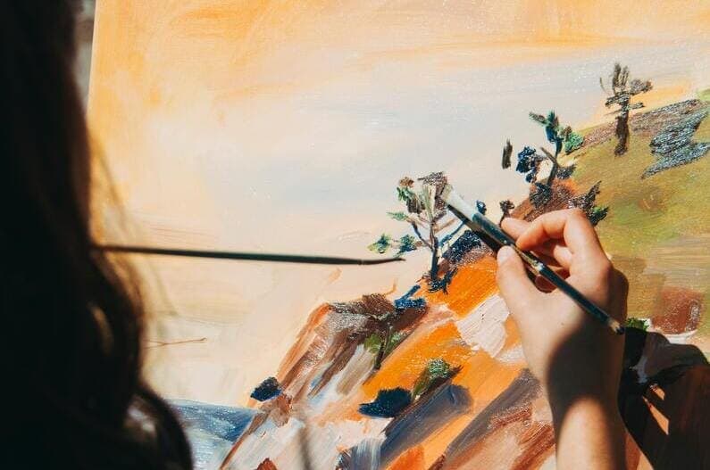 Pintant al taller